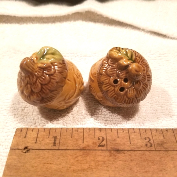 Acorn Fall Salt Pepper Shaker set - Picture 3 of 5